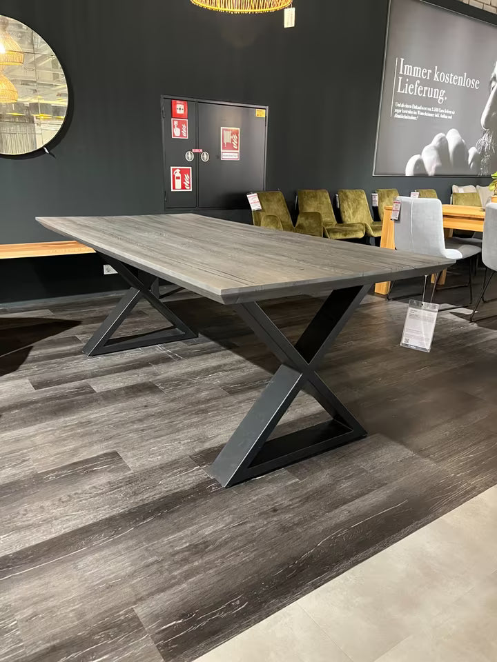 Esstisch "Merga" Leipzig
