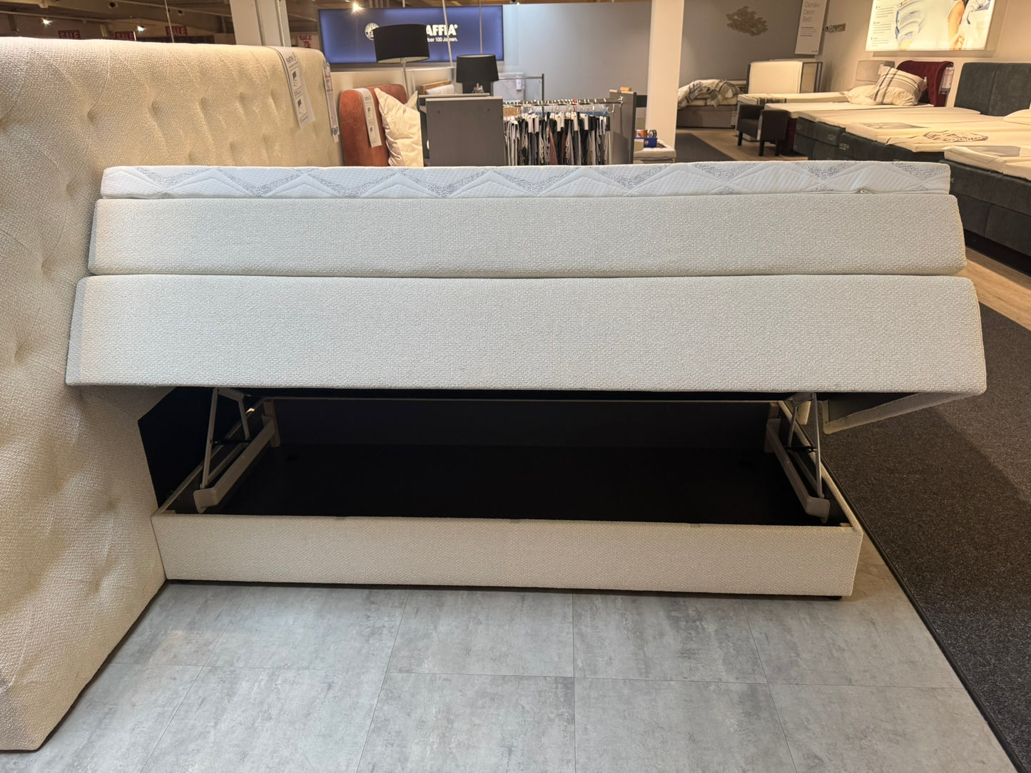 Boxspringbett: “Salea” Halstenbek